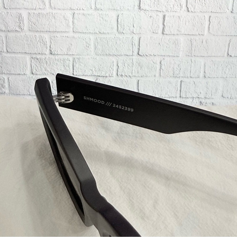 Le Specs Shmood Black Sunglasses - Picture 4 of 7